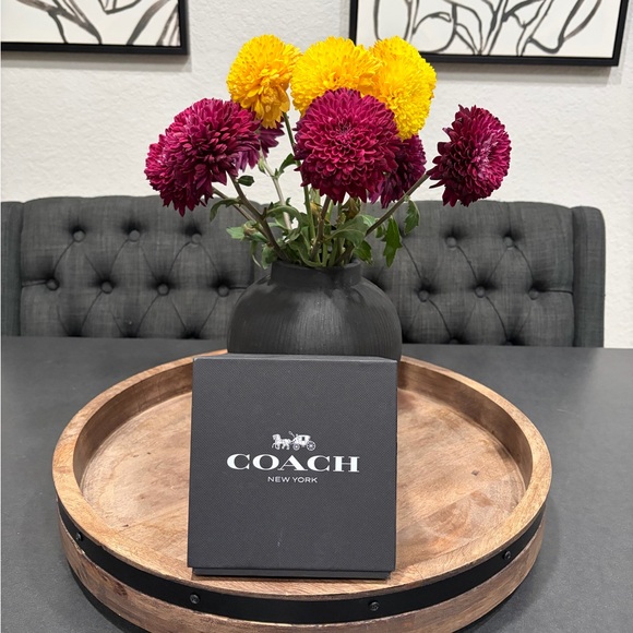 Coach Luxurious Gold and Cream Candle - Picture 2 of 5